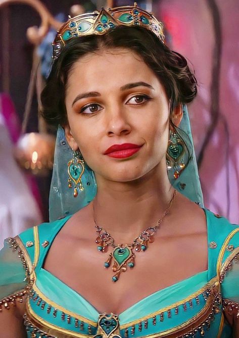 Jasmine Makeup Princess, Jasmine Live Action Outfits, Jasmine Live Action, Princess Jasmine Hair, Princess Jasmine Makeup, Jasmine Makeup, Jasmine Drawing, Aladdin Wallpaper, Disney Princess Makeup