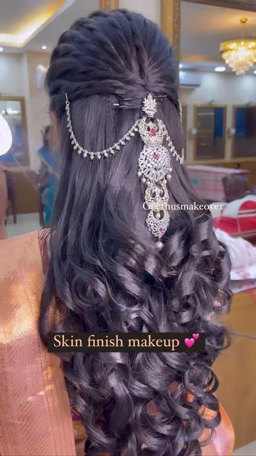 Kanku Pagla Hairstyle, Sister Bride Hairstyle, Hairstyle For Engagement Bride In Saree, Bridal Reception Hairstyle For Lehenga, Reception Hairstyles Indian Saree, Reception Hairstyles Indian Brides Lehenga, Reception Hairstyles Indian Brides Saree, Lehenga Hairstyles Receptions, Reception Hairstyles Indian Brides