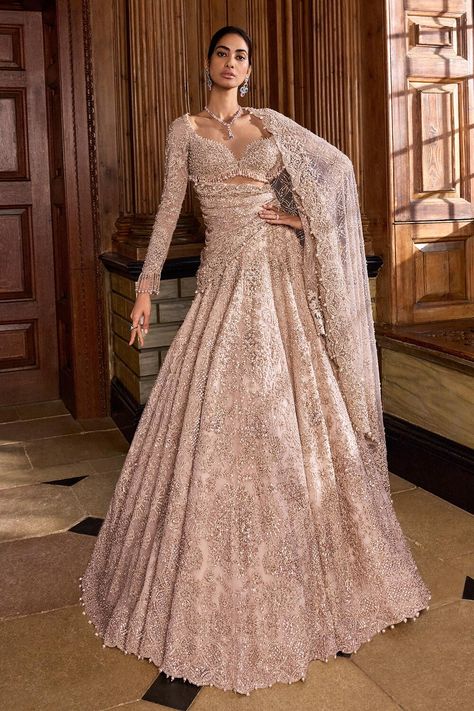 Rose Gold Net Thread Embroidered Bridal Sangeet Lehenga Outfit Rose Gold Saree Indian Weddings, Gold Lehenga Bridal, Rose Gold Saree, Rose Gold Lehenga, Full Sleeves Blouse, Hand Embroidered Skirt, Mauve Skirt, Seema Gujral, Anand Karaj