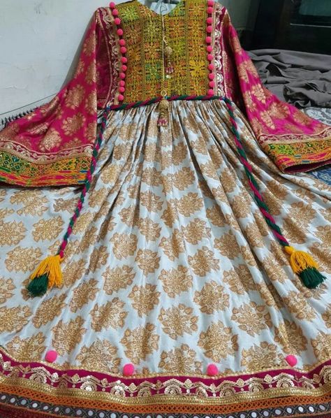 Pathani Frock Designs, Pathani Dress Women, Afghani Clothes, Pakistani Women Dresses, Afghan Wedding, Balochi Dress, Frock Fashion, Afghan Fashion, Desi Fashion Casual