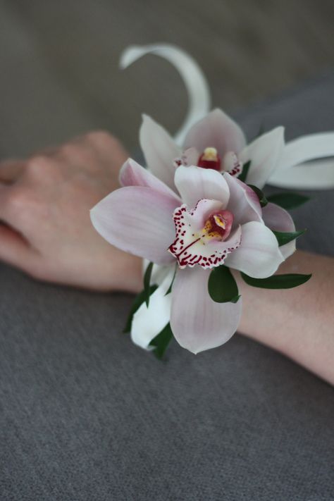 Floral Corsage Wrist, Pink Orchid Corsage, Orchid Wrist Corsage Prom, Purple Orchid Corsage, Orchid Corsage Wedding, Orchid Corsage And Boutonniere, Corsage Orchid, Orchid Wrist Corsage, Orchid Wedding Theme