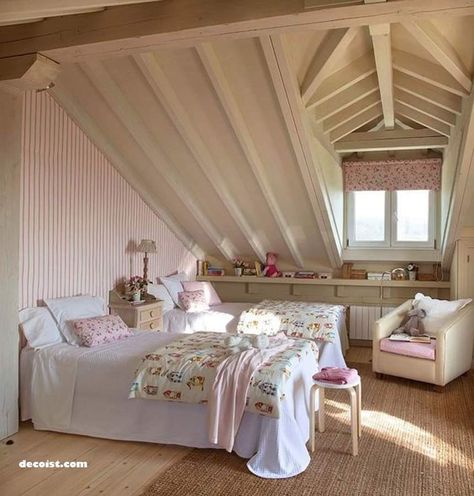 Cute Aesthetic Rooms, Camera Shabby Chic, Attic Bedroom, Shabby Chic Bedrooms, Children Room, Aesthetic Rooms, Design Del Prodotto, Dream Room Inspiration, Bedroom Loft