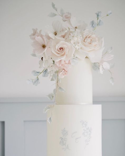 Tracy James on Instagram: “Closer view of the sugar flowers and foliage ...” Cotton And Crumbs, Sutton Coldfield, Couture Cakes, Luxury Wedding Cake, Modern Wedding Cake, White Wedding Cake, Fashion Cakes, Beautiful Wedding Cakes, West Midlands