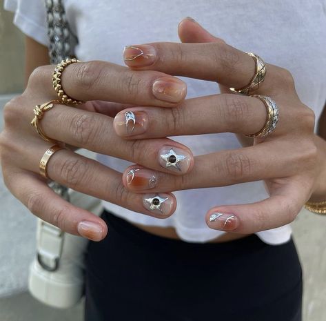 Rings Short Nails, Modern Manicure Ideas, Detail Nails Designs, Short Nails And Rings, Short Nails With Rings, Cool Natural Nail Designs, Short Nail Art Aesthetic, Short Nail Designs Aesthetic, Short Nail Aesthetic Designs