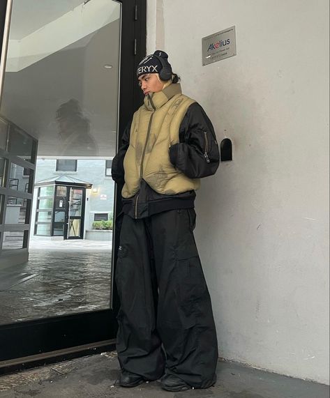 @iftarhotelmusic on insta Unique Streetwear, Masc Outfits, Streetwear Inspiration, Street Fashion Men Streetwear, Simple Fits, Aesthetic Fits, Mens Outfit Inspiration, Streetwear Aesthetic, Mens Fashion Streetwear