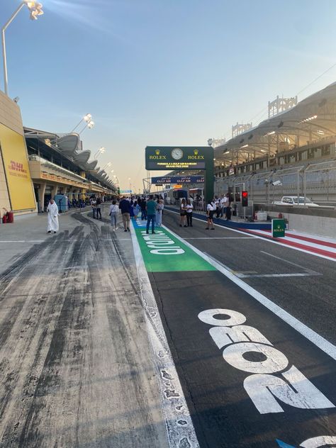 #fanfiction F1 Grand Prix Aesthetic, F1 Influencer, Paddock F1, Bahrain F1, F1 Bahrain, Mexico Grand Prix, Bahrain Gp, Bahrain Grand Prix, F1 Wallpaper