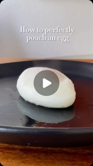 How To Make Perfect Poached Eggs, Egg Poaching Easy, Poach Eggs Easy, Poach Eggs In Microwave, Poach Eggs In Water, Best Poached Eggs Recipe, How To Poach Eggs In Water, Pouch Eggs How To Make, How To Poach Eggs