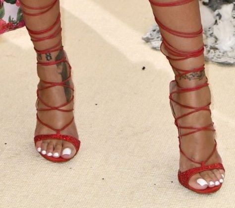 ESMERALDA on Twitter: "Y'all talking about Rihannas dress but her feet ... jesus https://t.co/9DcKgSxXoG" Jordan Heels, Rihanna Shoes, Shoes Names, Ankle Strap Heels, Sneaker Heels, Shoe Game, Gladiator Sandals, Rihanna, Nice Shoes