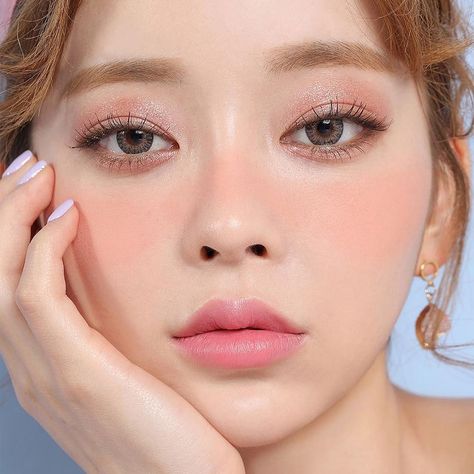 츄 chuu korea official on Instagram: “#beigechuu❤️” Make Up Korean, Makeup Ulzzang, Japanese Eyes, Makeup Korea, Pink Eyeshadow Look, Soft Eye Makeup, Asian Makeup Looks, Korean Makeup Look, Peach Makeup