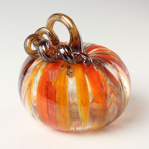 Art Glass Pumpkin - Appearing as if freshly-plucked from the vine, these blown glass pumpkins will delight with their rich colors and gracefully coiled stems; just like real pumpkins, each is slightly unique and will showcase its own distinctive patterning due to its handmade nature. Flask Art, Monarch Butterflies Art, Real Pumpkins, Stem Art, Art Glass Pumpkin, Glass Wall Sculpture, Art Glass Ornaments, Pear Art, Globe Art