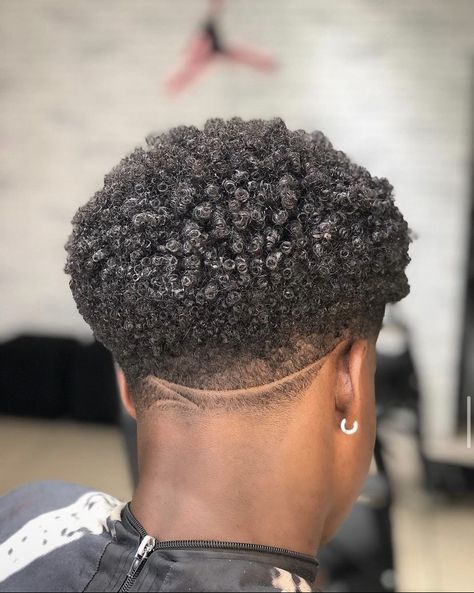 Taper Fade Haircut Afro, Trait Taper, Taper Freeform, Afro Haircut Men, Taper Homme Noir, Back Taper Design Haircut, Afro Latino Haircuts, Taper Fade Afro, Afro Hair Fade