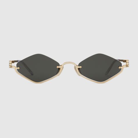 Gucci Geometric frame sunglasses Geometric Frame, Diamond Frame, Gucci Eyewear, Airport Fashion, Fancy Jewellery, Gucci Sunglasses, Oval Sunglasses, Airport Style, Sunglass Frames