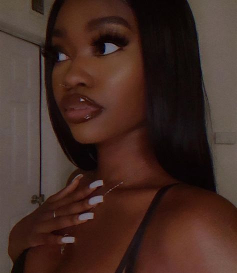 milk. on Twitter: "exactly.… " No Lashes Makeup Look, Pretty Dark Skin, Edges Hair, Makeup For Black Skin, Brown Skin Makeup, Black Makeup, Cute Makeup Looks, Glamour Makeup, Soft Makeup