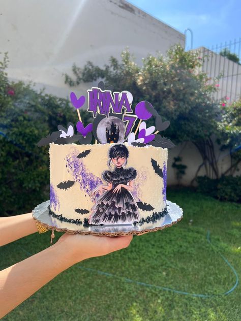 #Merlina #Wednesday Pastel Merlina Addams, Wednesday Birthday Cake, Wednesday Addams Birthday Cake, Wednesday Addams Cake, Wednesday Cake, Halloween Dance Party, Little Mermaid Cakes, Pastel Cupcakes, Halloween Dance