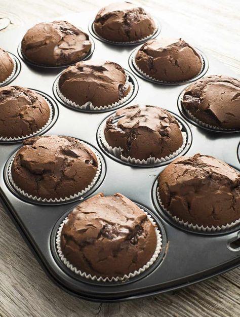 These decadent keto chocolate cream cheese muffins are moist keto chocolate muffins that will satisfy your craving for chocolate. keto chocolate cream cheese muffins| low carb chocolate muffins| sugar-free chocolate muffins| gluten-free chocolate muffins Keto Chocolate Cream Cheese, Chocolate Cream Cheese Muffins, Keto Chocolate Muffins, Flourless Brownie, Christmas Keto, Muffins Chocolate, Keto Cupcakes, Brownie Muffins, Silk Wreaths