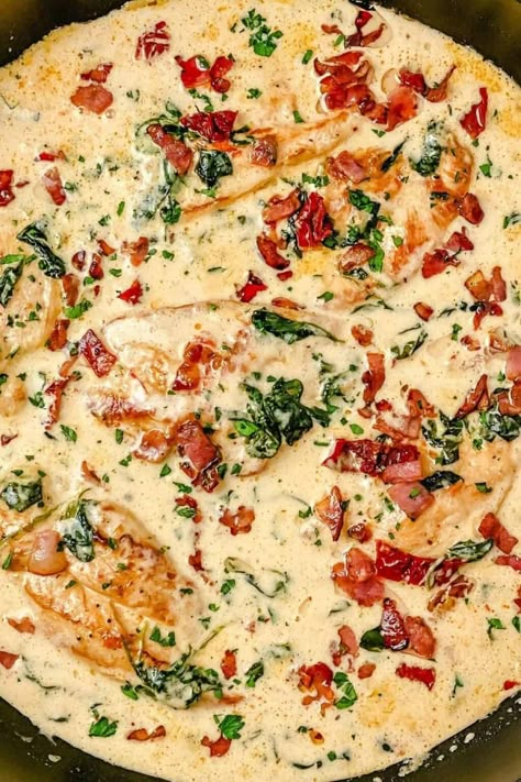 Tuscan Chicken Skillet, Sundried Tomato Recipes, Sundried Tomato Chicken, Creamy Tuscan Chicken, Sundried Tomato Pasta, Chicken Sauce Recipes, Sun Dried Tomato Sauce, Creamy Chicken Recipes, Paprika Sauce