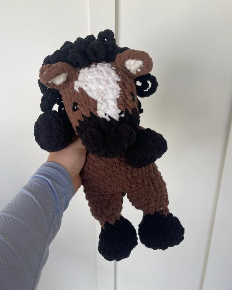 HORSE PLUSHIE!! 🐎🤎 message to order & customize Horse Plushie, Finger Knit, Hand Knitting Diy, Knitting Diy, Blanket Diy, Finger Knitting, Chunky Knit Blanket, Knit Blanket, Diy Rug