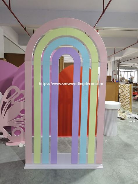 Arch Backdrop Panels, Rainbow Arch Backdrop, Diy Arch Backdrop, Arch Display, Arched Backdrop, Party Rental Ideas, Acrylic Backdrop, Acrylic Arch, Gold Pedestal