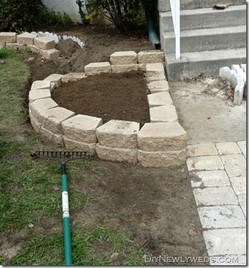 My house started out similar (as the one shown here) with the massive bushes we removed, & this wall is a fab DIY project that would look great in place of those bushes ~ YAY!! Diy Retaining Wall, Raised Vegetable Gardens, Raised Flower Beds, Landscape Edging, Retaining Walls, Garden Edging, Garden Borders, Flower Bed, Landscaping With Rocks