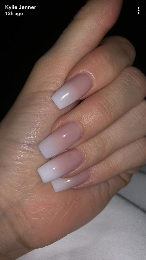 Kylie Jenner Nails Acrylic Nails Kylie Jenner, Acrylic Nails Natural, Jenner Nails, Matte Make Up, Kylie Nails, Kylie Jenner Nails, Unghie Sfumate, Nail Acrylic, Kylie Jenner Makeup