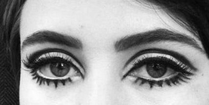 Mod Eye Makeup, Mod Goth, 60s Makeup, 70s Makeup, Retro Makeup, Makeup Idea, Edgy Makeup, Vintage Makeup, Goth Girl