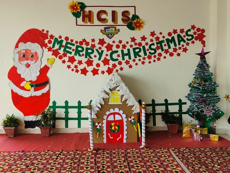 Christmas Corner Decorations, Christmas Board Decoration, Corner Decorations, Easy Diy Christmas Decorations, Acid Attack, Christmas Corner, Classroom Christmas Decorations, Diy Christmas Door, Christmas Tree Drawing