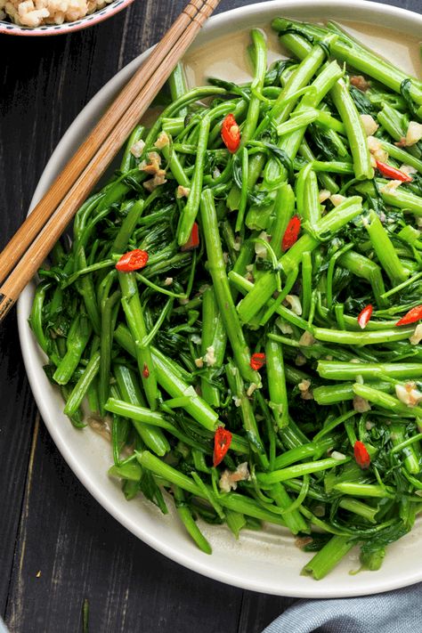 Water Spinach Recipe, Chinese Vegetable Stir Fry, Yummy Vegetable Recipes, Bowl Of Rice, Healthy Asian Recipes, Water Spinach, Vegetarian Nutrition, Spinach Recipe, Asian Vegetables