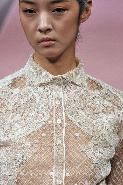 Lace Streetwear, Lace Clothing, Lace Inspiration, White Lace Crop Top, Summer Crop Tops, Mood Board Fashion, Textiles Fashion, Couture Gowns, White Party