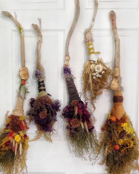 🧹🧹🧹All the brooms!!!✨✨✨ Diy Broom, Magic Broom, Pagan Crafts, Brooms, Coven, Quick Saves