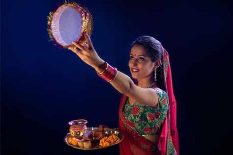 On Karwa Chauth, Hindu & Sikh Women Fast for Their Husband's Health. Poses For Karwachauth, Karva Chauth Wishes, Karwa Chauth Images, Happy Karwa Chauth, Karva Chauth, Hindu Bride, Hindu Festivals, Better Half, Indian Festivals