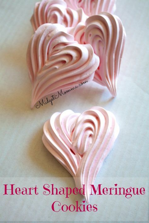 Tuscan Dinner, Valentines Healthy Snacks, Valentines Day Cookie Recipe, Valentine Food, Cookies Heart, Strawberry Meringue, Meringue Cookie Recipe, Cheesy Valentine, Valentines Snacks