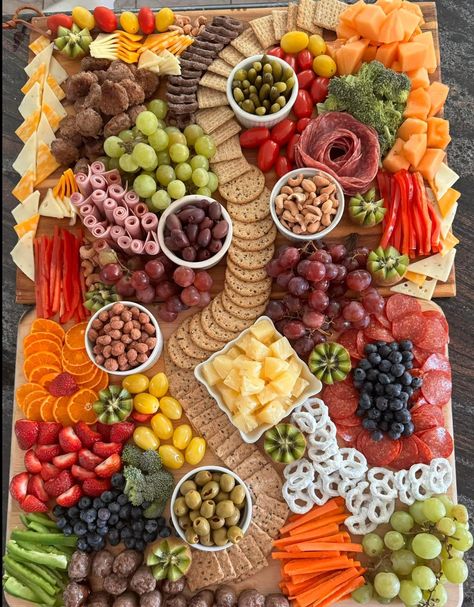 Charcuterie Board Work Party, Appetizer Grazing Board, 40 Birthday Charcuterie Board, Charcuterie Board Veggie, Large Scale Charcuterie, Farmers Market Charcuterie, Grazing Table Layout Template, Checuritie Board, Charcuterie Board Decorations