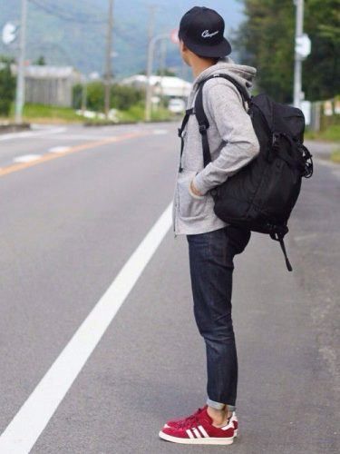 Red Vans Outfit, Athleisure Outfits Men, Red Sneakers Outfit, Red Vans Shoes, Mens Red Shoes, Vans Outfit Men, Estilo Vans, Red Shoes Outfit, Colored Sneakers