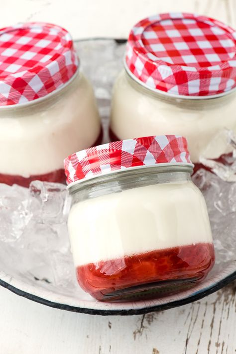 Strawberry Jam Panna Cotta recipe. Summery quick strawberry jam with creamy panna cotta. Individual servings in cute jars 'to go' or for any gathering! - BoulderLocavore.com Cute Jars, Italian Custard, Panna Cotta Recipe, Strawberry Balsamic, Flan Recipe, Vanilla Sugar Cookie, Dessert In A Jar, Fine Dining Recipes, Summer Dessert Recipes