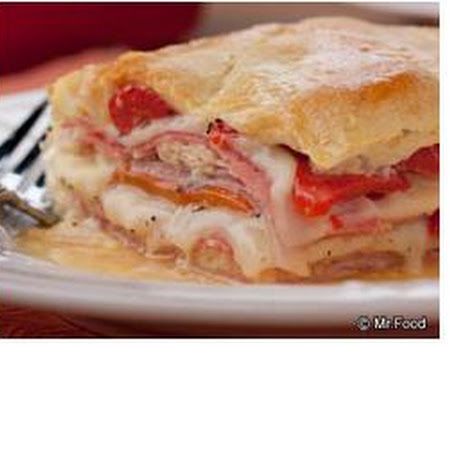 Italian Layer Bake - 1/2 roll crescents on bottom of 8" pan; ham, salami, turkey, provolone layer; top with other 1/2 of crescent roll. Bake at 350 for 15 min or until golden brown. Italian Layer Bake, Italian Sub, Italian Foods, Think Food, Soup And Sandwich, Bell Pepper, Comfort Foods, Main Dish Recipes, Food Network