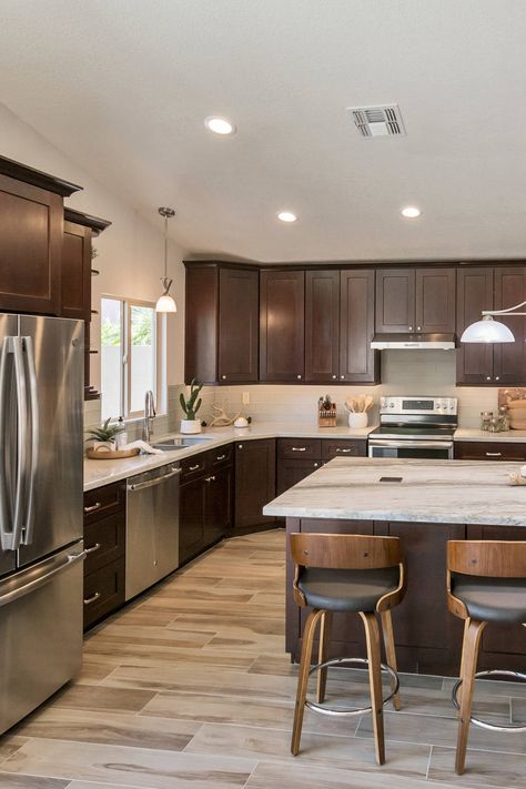 Kitchen With Black Walls, Dark Brown Kitchen Cabinets, Brown Kitchen Ideas, Brown Kitchen Designs, Mahogany Kitchen, Ugly Kitchen, Dark Wood Kitchen Cabinets, Airbnb Ideas, Brown Kitchen Cabinets