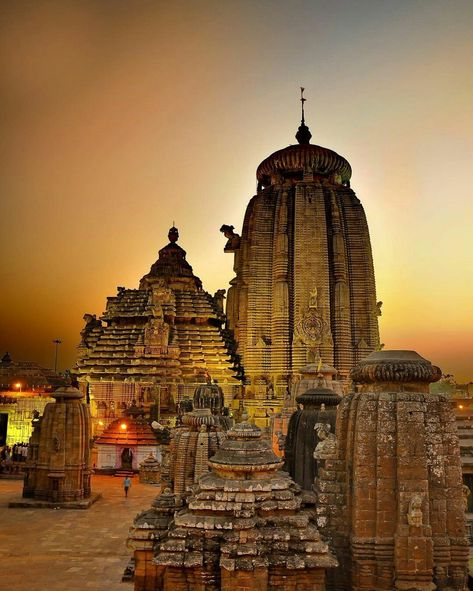 Lingaraj Temple, Tribes In India, Humayun’s Tomb, Ancient Indian Architecture, Ancient Temple, Durga Images, Indian Architecture, Hindu Temple, 11th Century