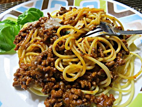 Brown Spaghetti Sauce, Hamburger And Spaghetti Noodle Recipes, German Spaghetti, Brown Pasta, Chili Spaghetti, Homemade Spaghetti Sauce Recipe, Spaghetti Recipes Easy, Italian Pasta Sauce, Barilla Pasta