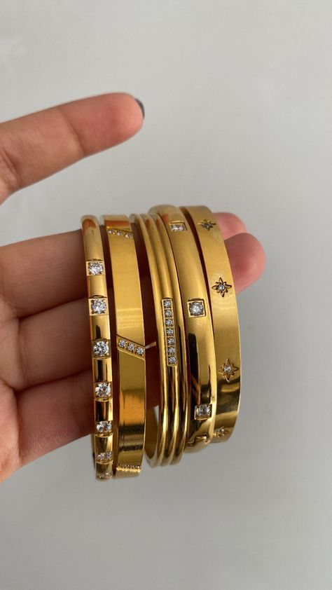 Western Bangles Gold, 4 Bangles Set Gold Designs, 4 Bangles Set Gold, Western Bangles, Kada Design For Women, Gold Kada Design For Women, Gold Kada Design, Gold Bangle Bracelet For Women, Kasu Haram