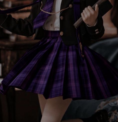 Purple Uniform Aesthetic, Magic School Aesthetic Uniform, Hogwarts School Uniform, Purple Academia, Purple Uniform, Dark Academia Aesthetic Outfit, Hogwarts Uniform, Dark Academia Outfit, School Uniform Outfits