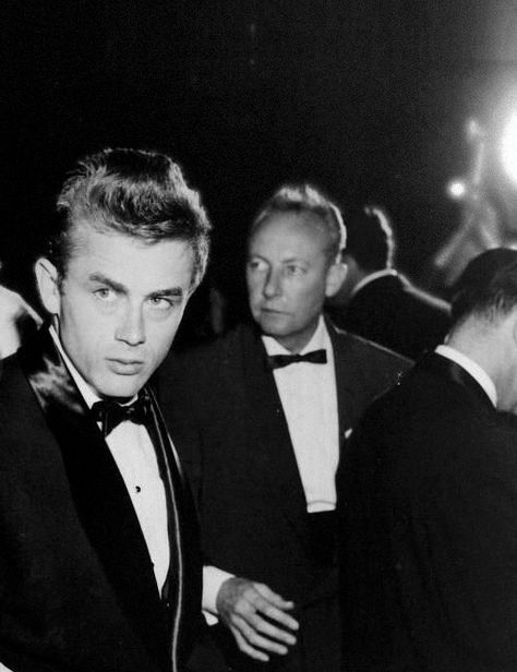 James Dean at the premier of Sabrina Vintage Friendship, Jim Stark, Sabrina 1954, Candid Portraits, James Dean Photos, Jimmy Dean, Actor James, Vintage Icons, Hollywood Icons