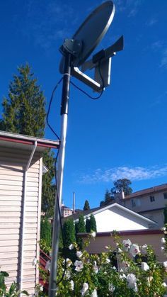 Satellite Dish Antenna, Diy Tv Antenna, Tv Hacks, Outdoor Tv Antenna, Hdtv Antenna, Ham Radio Antenna, Diy Gadgets, Tv Antennas, Satellite Dish