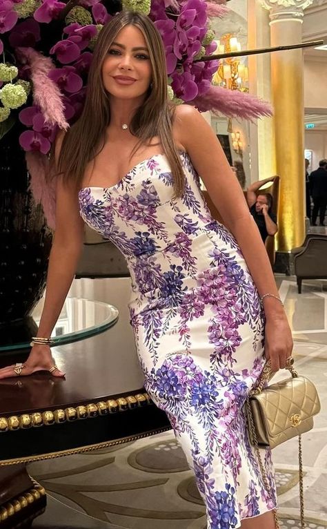 Sofia Vegera, Sofia Vergara Style, Floral Bustier, Hollywood Actress, Sofia Vergara, Bustier Dress, Personal Journey, Curvy Outfits, Celebrity Entertainment