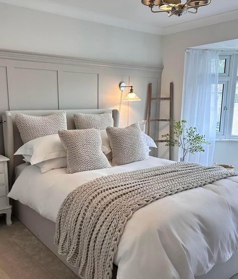 Light Cosy Bedroom, Grey And Neutral Bedroom, Cream And Grey Bedroom, Bedroom Paint Ideas, Bedroom Board, Grown Up Bedroom, Beige Bedroom Decor, Luxury Bedrooms, Uk House