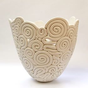 http://sharonceramicsone.blogspot.ca/2015_01_01_archive.html Coil Pot, Easy Polymer Clay, Coil Pottery, Coil Pots, Ceramics Studio, Beginner Pottery, Clay Pieces, Pottery Handbuilding, Keramik Design