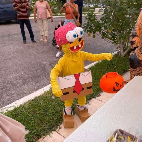 Spongebob Character Costumes, Sponge Bob Costume, Pixar Cosplay, Spongebob Costumes, Spongebob Shows, Spongebob Halloween, Spongebob Costume, Spongebob Funny Pictures, Maroon Joggers