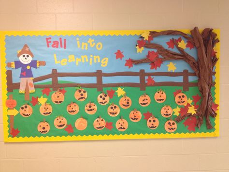 Scare Crow Bulletin Board, Class Pumpkin Patch, Pumpkin Patch Board Bulletin, Pumpkin Patch Bulletin Board Preschool, Pumpkin Patch Bulletin Board Ideas, Pumpkin Bulletin Board Ideas Preschool, Autumn Display Eyfs, Fox Bulletin Board, Fall Theme Crafts