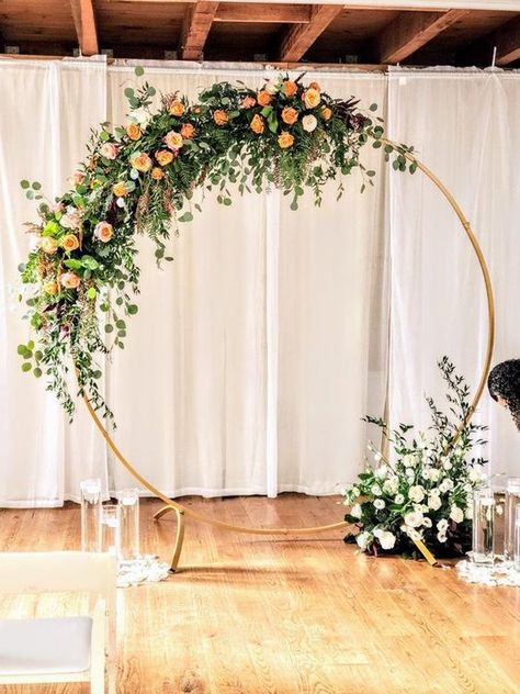 Wedding Decorations Ceremony, Dekorasi Wedding, Oceanside Wedding, Fall Wedding Arches, Wedding Arbors, Simple Beach Wedding, Suite Design, Wedding Archway, Metal Wedding Arch