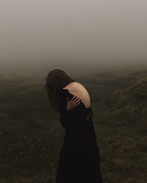 Moody Forest Aesthetic, Folklore Photography, Dark Photo Aesthetic, Mystical Photography, Dark Moody Aesthetic, Dark Hair Pale Skin, Portrait Aesthetic, Moody Portrait, Women Photoshoot