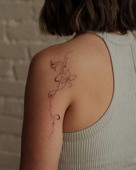 Whimsical floral from my recent flash. This placement ✨ Thank you Karson 🌸 Abstract Lily Tattoo, Minimalist Tattoo Placement, Back Tattoo Placements, Female Arm Tattoos, Tattoo Back Of Arm, Stargazer Lily Tattoo, Tatts Ideas, Whimsical Tattoos, Purple Tattoos